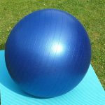 La nouvelle tendance : boule de yoga au bureau