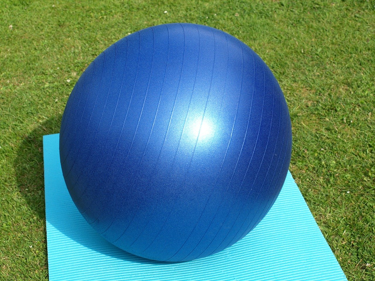 La nouvelle tendance : boule de yoga au bureau