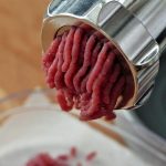 Hachoir à viande électrique ou manuel ?