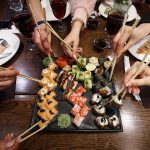 Idée de soirée : organisez une sushi party !