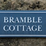 Plaques émaillées : une touche rétro et authentique pour votre décoration