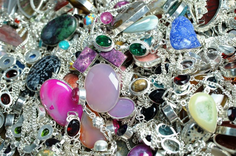 Quelles sont les différentes manières de personnaliser un collier ?